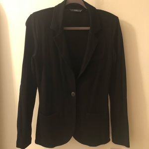 Fitted black blazer